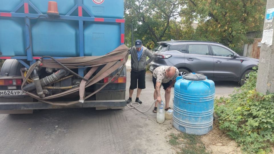 В Кировском продолжается подвоз воды В Кировском продолжается подвоз воды