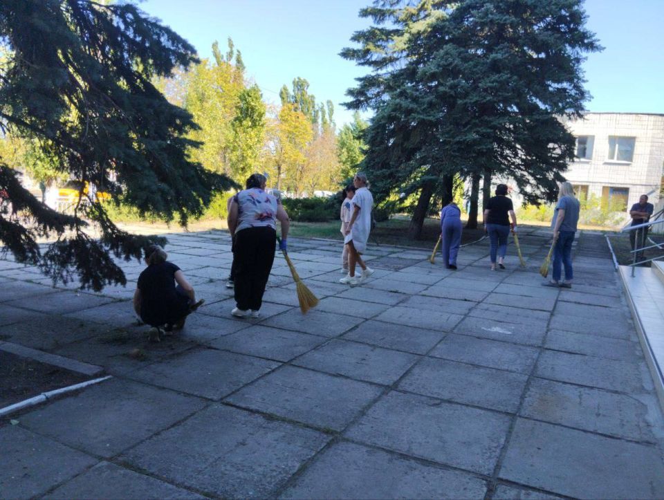 В рамках партийного проекта «Новая школа» от партии «Единая Россия» Отдел образования Администрации Мангушского муниципального округа присоединился к Всероссийскому экологическому субботнику «Зеленая Россия»! В рамках партийного проекта «Новая школа» от партии «Единая Россия» Отдел образования Администрации Мангушского муниципального округа присоединился к Всероссийскому экологическому субботнику «Зеленая Россия»!