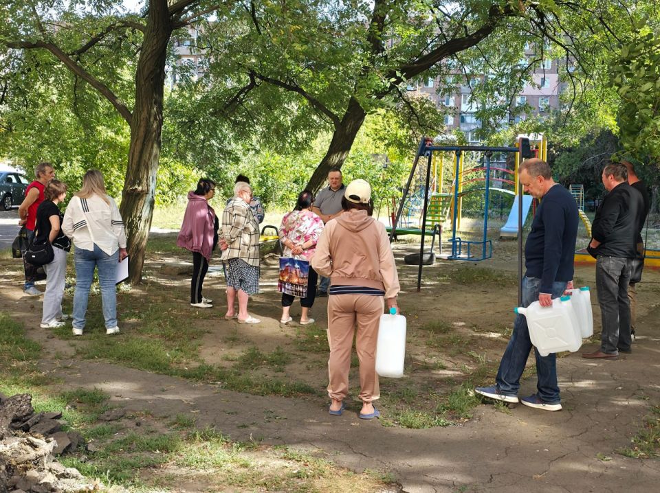 Иван Адамец: Заместитель руководителя управы Куйбышевского внутригородского района Алексей Шлапак провел встречу с жителями дома №209, расположенного по улице Куйбышева Иван Адамец: Заместитель руководителя управы Куйбышевского внутригородского района Алексей Шлапак провел встречу с жителями дома №209, расположенного по улице Куйбышева