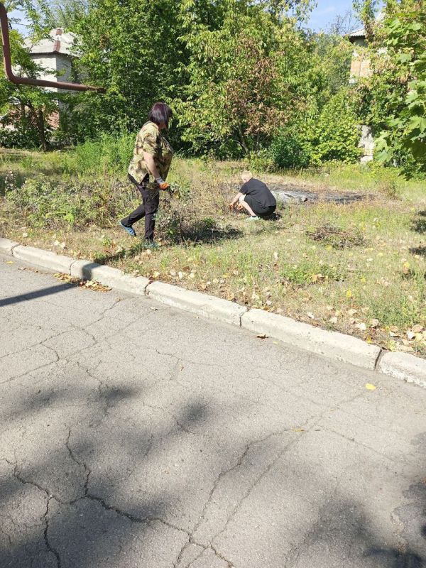 В Никитовском районе Горловки продолжается масштабный партийный проект Единой России «Городская среда» В Никитовском районе Горловки продолжается масштабный партийный проект Единой России «Городская среда»