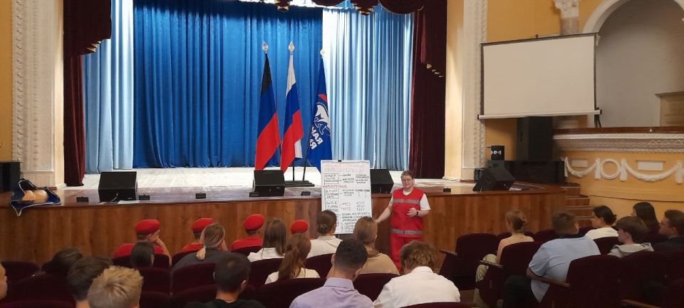 Николай Михайлов: В городе Комсомольское состоялся мастер-класс по оказанию первой помощи пострадавшим от РОО «Донецкий красный крест» Николай Михайлов: В городе Комсомольское состоялся мастер-класс по оказанию первой помощи пострадавшим от РОО «Донецкий красный крест»