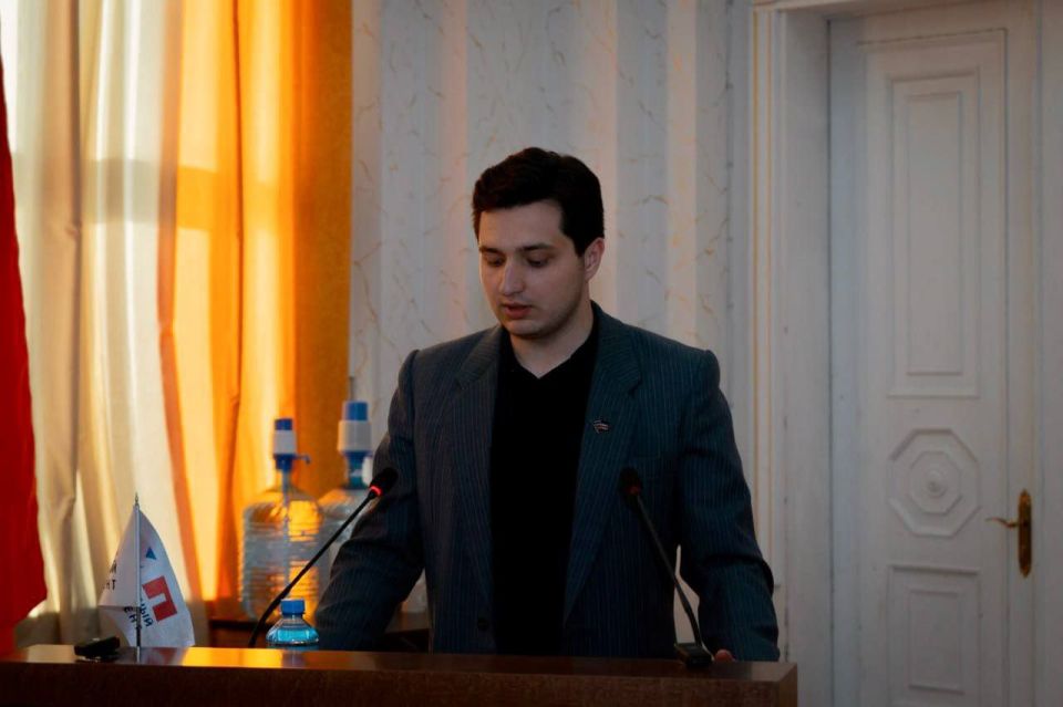 Провели третье пленарное заседание Провели третье пленарное заседание