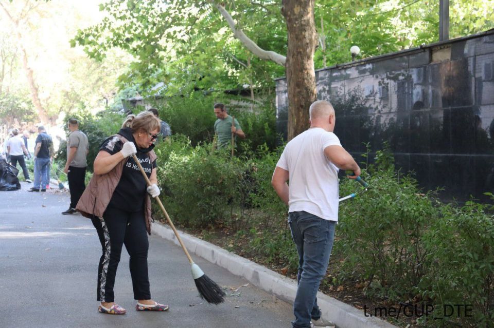 «ЗЕЛЕНЫЙ» ТРУД: СОТРУДНИКИ «ДОНБАССТЕПЛОЭНЕРГО» ПОУЧАСТВОВАЛИ ВО ВСЕРОССИЙСКОМ ЭКОЛОГИЧЕСКОМ СУББОТНИКЕ «ЗЕЛЕНАЯ РОССИЯ» «ЗЕЛЕНЫЙ» ТРУД: СОТРУДНИКИ «ДОНБАССТЕПЛОЭНЕРГО» ПОУЧАСТВОВАЛИ ВО ВСЕРОССИЙСКОМ ЭКОЛОГИЧЕСКОМ СУББОТНИКЕ «ЗЕЛЕНАЯ РОССИЯ»