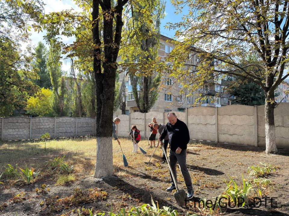 ФОТОРЕПОРТАЖ: СУББОТНИК В ФИЛИАЛАХ "ДОНБАССТЕПЛОЭНЕРГО" ФОТОРЕПОРТАЖ: СУББОТНИК В ФИЛИАЛАХ "ДОНБАССТЕПЛОЭНЕРГО"