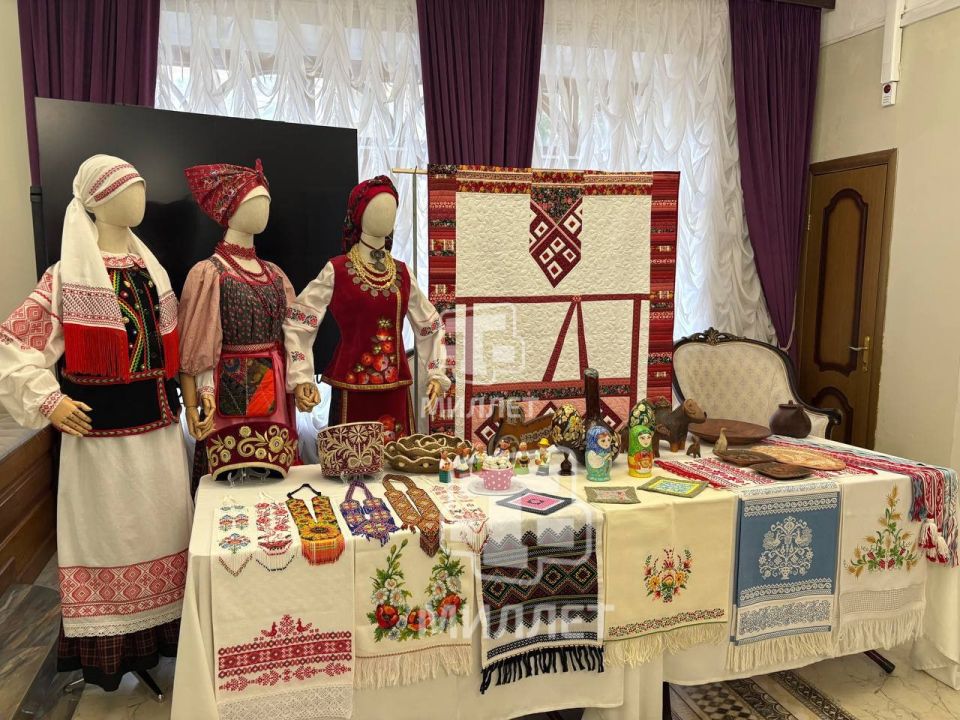 Фестиваль славянской культуры «Обжинки» прошёл в Симферополе Фестиваль славянской культуры «Обжинки» прошёл в Симферополе