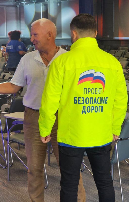 Председатель #Комитет_по_транспорту_и_связи Тимур Дьяченко (фракция «Единая Россия») предупредил жителей Республики о закрытии моста по проспекту Ильича до завершения строительных работ Председатель #Комитет_по_транспорту_и_связи Тимур Дьяченко (фракция «Единая Россия») предупредил жителей Республики о закрытии моста по проспекту Ильича до завершения строительных работ