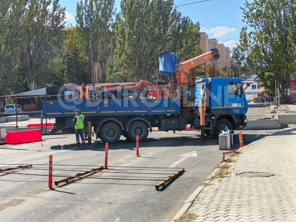 С сегодняшнего дня движение по мосту на проспекте Ильича в Донецке полностью перекрыто до завершения строительных работ С сегодняшнего дня движение по мосту на проспекте Ильича в Донецке полностью перекрыто до завершения строительных работ