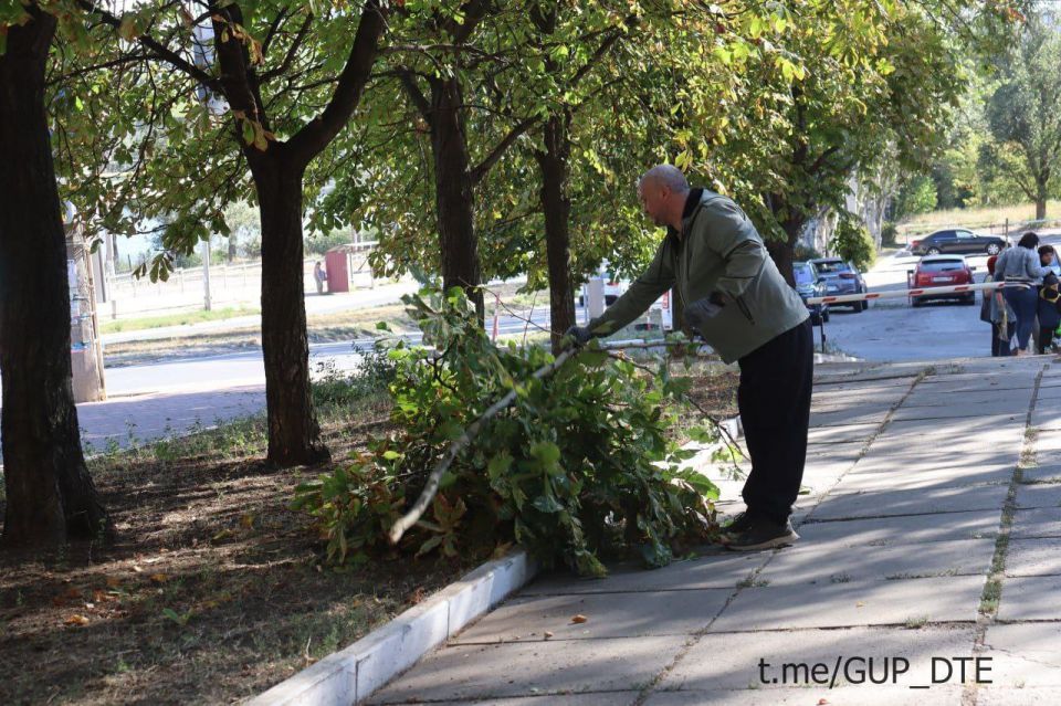 ФОТОРЕПОРТАЖ: СУББОТНИК "ДОНБАССТЕПЛОЭНЕРГО" ФОТОРЕПОРТАЖ: СУББОТНИК "ДОНБАССТЕПЛОЭНЕРГО"