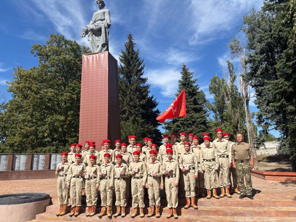 Приняли присягу. Юнармейцы Тельмановского района РО ВВПОД «ВПД» МОЛОДАЯ - ГВАРДИЯ ЮНАРМИЯ с гордостью приняли присягу Приняли присягу. Юнармейцы Тельмановского района РО ВВПОД «ВПД» МОЛОДАЯ - ГВАРДИЯ ЮНАРМИЯ с гордостью приняли присягу