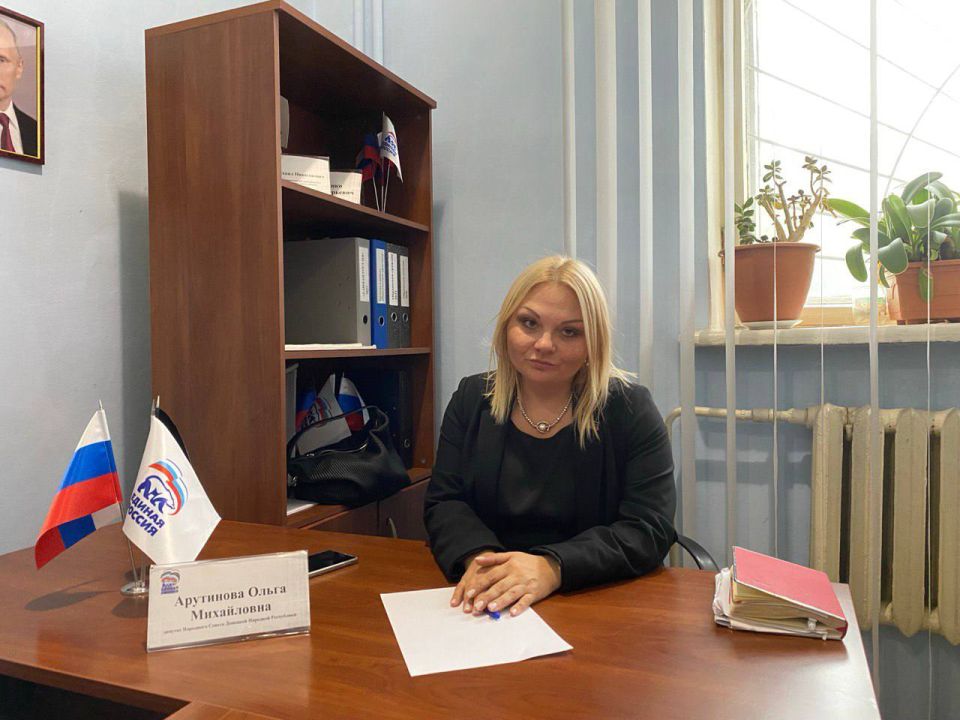 Ольга Арутинова, депутат #Комитет_по_молодежной_политике_и_патриотическому_воспитанию (фракция «Единая Россия») провела прием граждан в региональной общественной приемной «Единой России» в Буденновском районе Донецка Ольга Арутинова, депутат #Комитет_по_молодежной_политике_и_патриотическому_воспитанию (фракция «Единая Россия») провела прием граждан в региональной общественной приемной «Единой России» в Буденновском районе Донецка