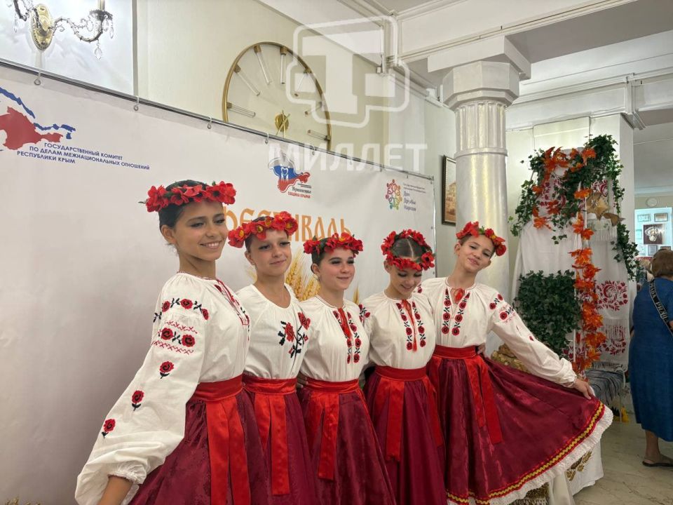Фестиваль славянской культуры «Обжинки» прошёл в Симферополе Фестиваль славянской культуры «Обжинки» прошёл в Симферополе