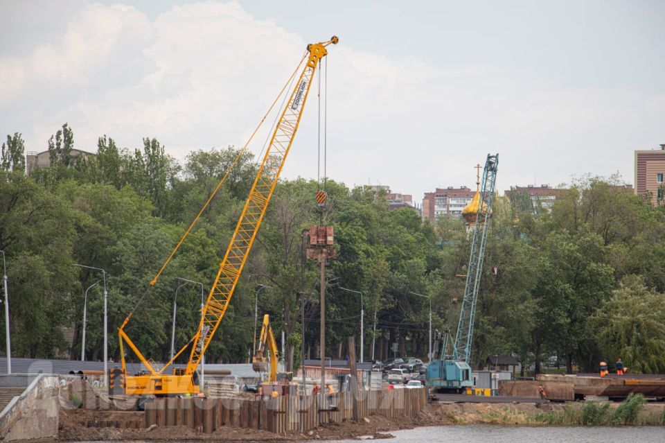 Перекрыли полностью: мост через Кальмиус закрыли до конца 2026 года Перекрыли полностью: мост через Кальмиус закрыли до конца 2026 года