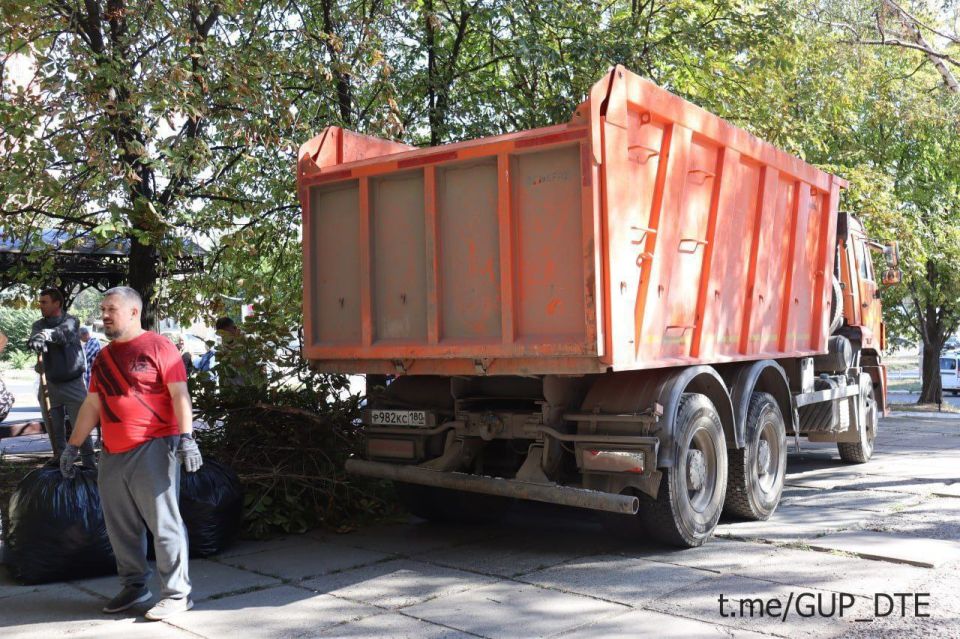 ФОТОРЕПОРТАЖ: СУББОТНИК "ДОНБАССТЕПЛОЭНЕРГО" ФОТОРЕПОРТАЖ: СУББОТНИК "ДОНБАССТЕПЛОЭНЕРГО"