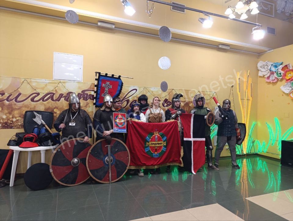 Сегодня Донецкий городской молодёжный центр торжественно открыл двери в новый творческий сезон для всех жителей нашего города и Республики Сегодня Донецкий городской молодёжный центр торжественно открыл двери в новый творческий сезон для всех жителей нашего города и Республики