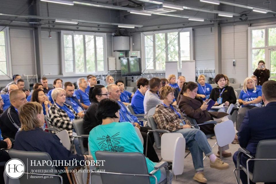 Константин Кузьмин: Принял участие в Форуме муниципальных депутатов и секретарей первичных отделений донецкого регионального отделения партии «Единая Россия» Константин Кузьмин: Принял участие в Форуме муниципальных депутатов и секретарей первичных отделений донецкого регионального отделения партии «Единая Россия»