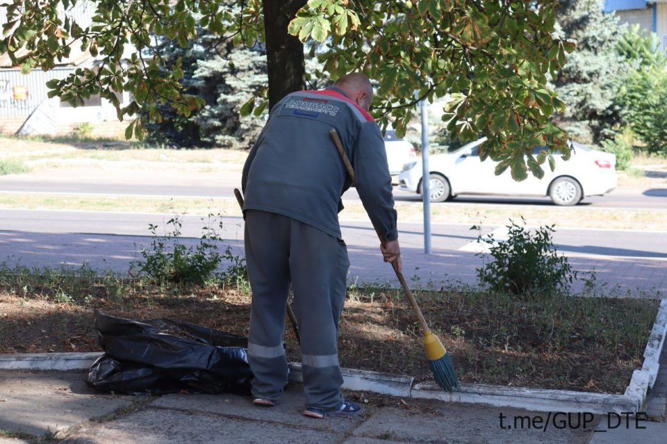 ФОТОРЕПОРТАЖ: СУББОТНИК "ДОНБАССТЕПЛОЭНЕРГО" ФОТОРЕПОРТАЖ: СУББОТНИК "ДОНБАССТЕПЛОЭНЕРГО"