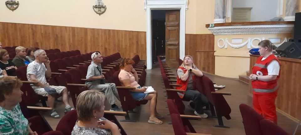 Николай Михайлов: В городе Комсомольское состоялся мастер-класс по оказанию первой помощи пострадавшим от РОО «Донецкий красный крест» Николай Михайлов: В городе Комсомольское состоялся мастер-класс по оказанию первой помощи пострадавшим от РОО «Донецкий красный крест»