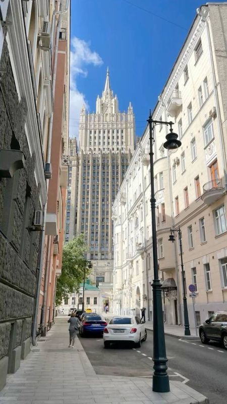 «Уникальное культурное наследие, экономическая, политическая и духовная мощь нашего государства, гордость за трудовые и ратные свершения старших поколений — всё это воплощает Москва», — Председатель Совета... «Уникальное культурное наследие, экономическая, политическая и духовная мощь нашего государства, гордость за трудовые и ратные свершения старших поколений — всё это воплощает Москва», — Председатель Совета...