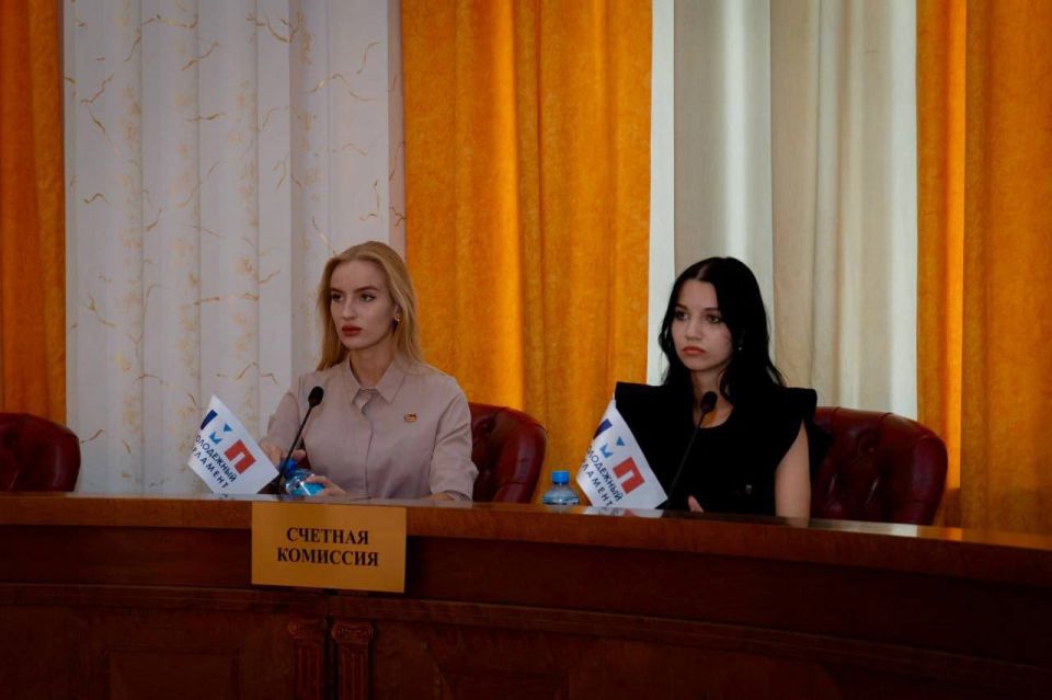 Провели третье пленарное заседание Провели третье пленарное заседание