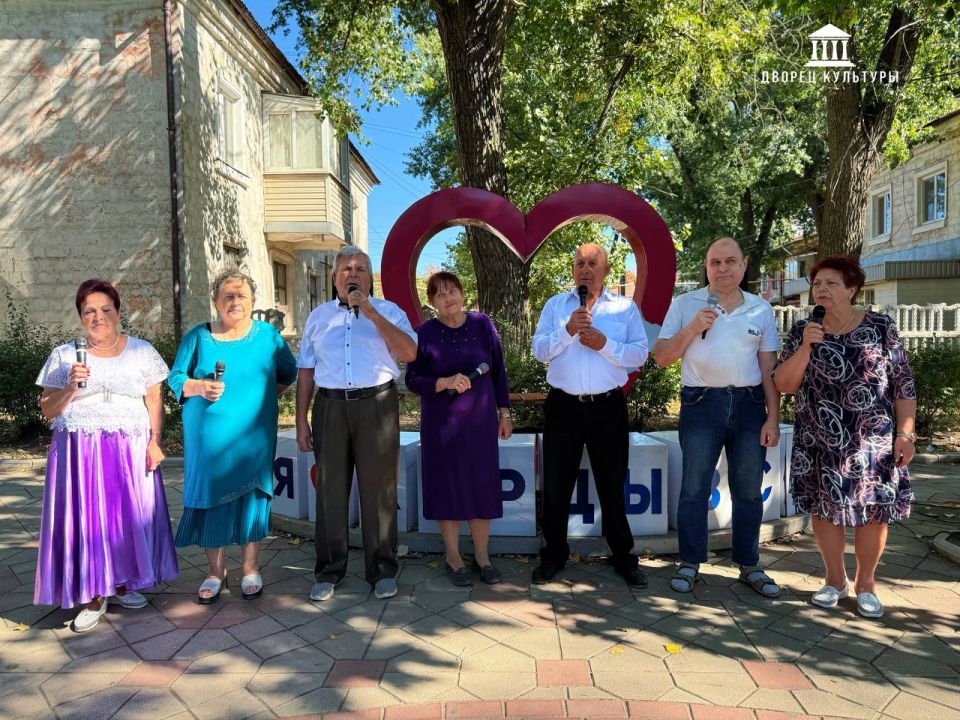 14 сентября, в день торжества родного города, Арбат расцвел яркими красками осенней ярмарки, наполнился звонкими песнями , искрометными играми, шутками да прибаутками, словно приглашая каждого окунуться в атмосферу... 14 сентября, в день торжества родного города, Арбат расцвел яркими красками осенней ярмарки, наполнился звонкими песнями , искрометными играми, шутками да прибаутками, словно приглашая каждого окунуться в атмосферу...