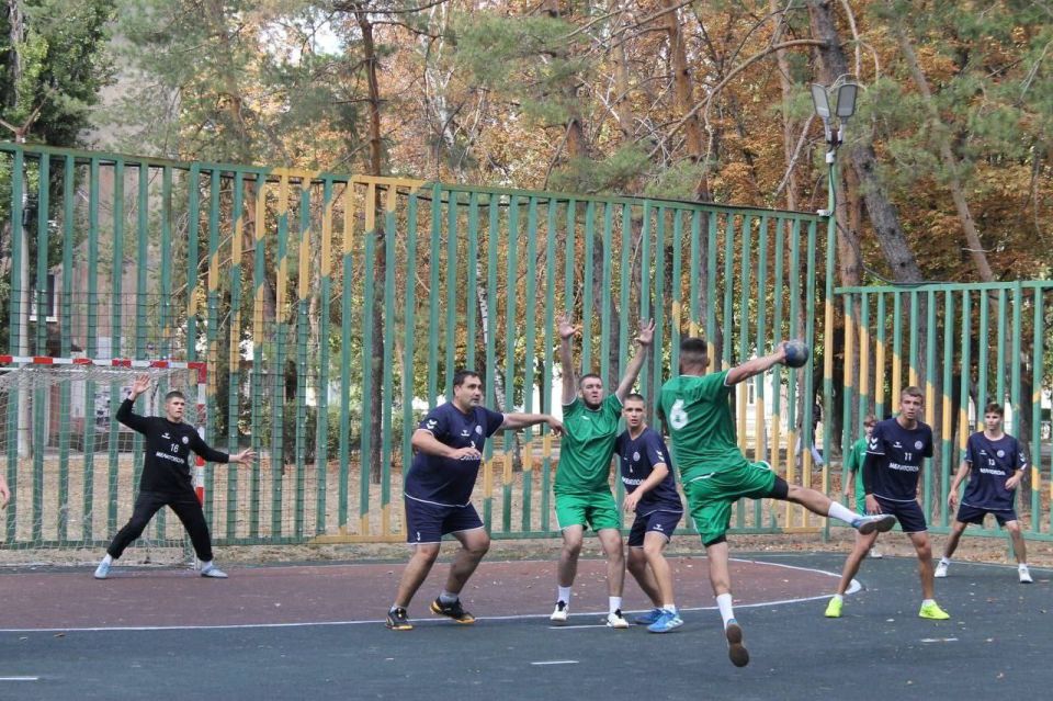 13 сентября 2025 г. на городской спортивной площадке прошло Открытое Первенство города Харцызска по гандболу, посвященное Дню города 13 сентября 2025 г. на городской спортивной площадке прошло Открытое Первенство города Харцызска по гандболу, посвященное Дню города