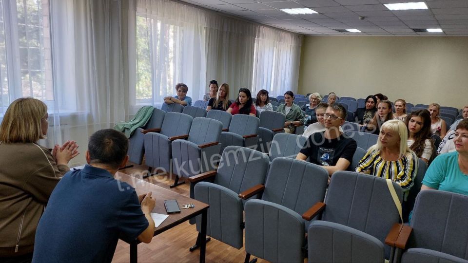 В Пролетарском районе состоялась встреча заместителя главы администрации г. о. Донецк с трудовым коллективом Детской школы искусств №9. К обращениям жителей Донецка уделяется особое внимание в соответствии с общей... В Пролетарском районе состоялась встреча заместителя главы администрации г. о. Донецк с трудовым коллективом Детской школы искусств №9. К обращениям жителей Донецка уделяется особое внимание в соответствии с общей...