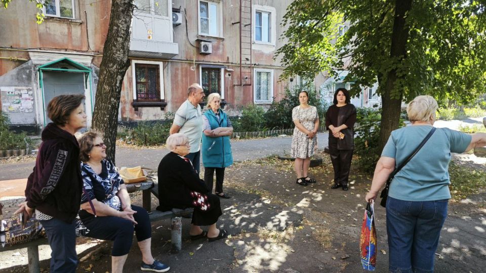 #80регион. Сегодня, 15 сентября, депутат Макеевского городского совета Александр Подгорный провел встречу с жителями на подведомственной территории по ул. Ленина, 131