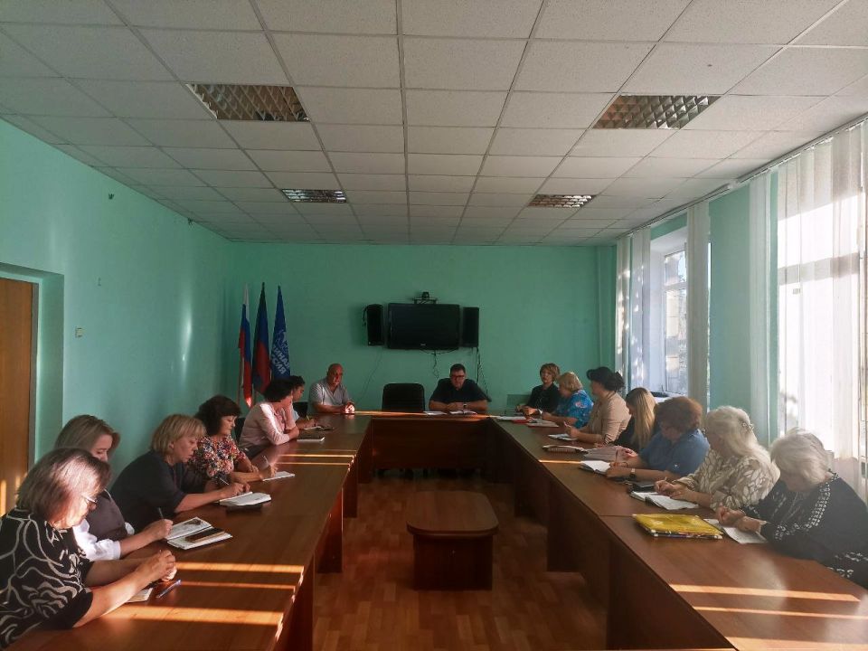 Василий Овчаров: Сегодня, 15 сентября 2025 года, состоялось аппаратное совещание с начальниками структурных подразделений Администрации Новоазовского муниципального округа, территориальных подразделений министерств и... Василий Овчаров: Сегодня, 15 сентября 2025 года, состоялось аппаратное совещание с начальниками структурных подразделений Администрации Новоазовского муниципального округа, территориальных подразделений министерств и...