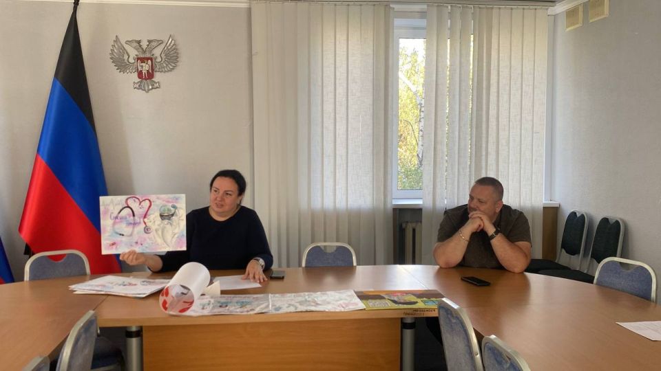 Виктория Жукова: Сегодня провела заседание штаба с главным врачом ГБУ ДНР «ЦГБ г. Харцызска» Андреем Медведевым, сотрудниками Администрации, депутатами и представителями некоммерческих организаций, где были рассмотрены такие... Виктория Жукова: Сегодня провела заседание штаба с главным врачом ГБУ ДНР «ЦГБ г. Харцызска» Андреем Медведевым, сотрудниками Администрации, депутатами и представителями некоммерческих организаций, где были рассмотрены такие...
