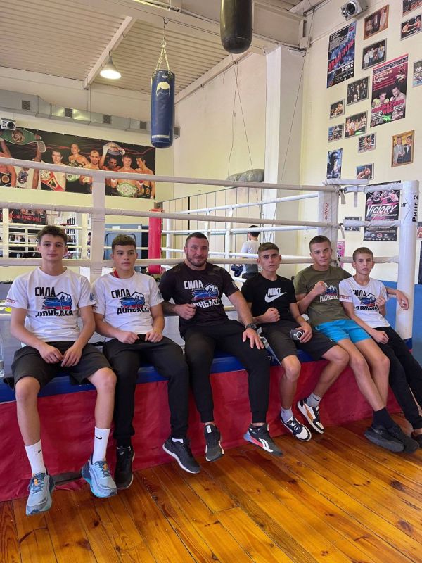 Спортсмены СК "Сила Донбасса" приняли участия в соревнованиях по кикбоксингу в г. Донецк Спортсмены СК "Сила Донбасса" приняли участия в соревнованиях по кикбоксингу в г. Донецк