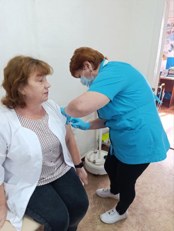 Наталья Великодная: Сотрудники ГБУ ДНР " ЦРБ Тельмановского района ", амбулаторий ОПСМ, ФАПов и ФП продолжают проводить вакцинацию против гриппа взрослого и детского населения Наталья Великодная: Сотрудники ГБУ ДНР " ЦРБ Тельмановского района ", амбулаторий ОПСМ, ФАПов и ФП продолжают проводить вакцинацию против гриппа взрослого и детского населения