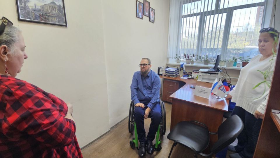 Прием члена Комитета Народного Совета по труду, занятости, социальной политике и делам ветеранов, депутата Народного Совета ДНР Ярослава Лисобея Прием члена Комитета Народного Совета по труду, занятости, социальной политике и делам ветеранов, депутата Народного Совета ДНР Ярослава Лисобея
