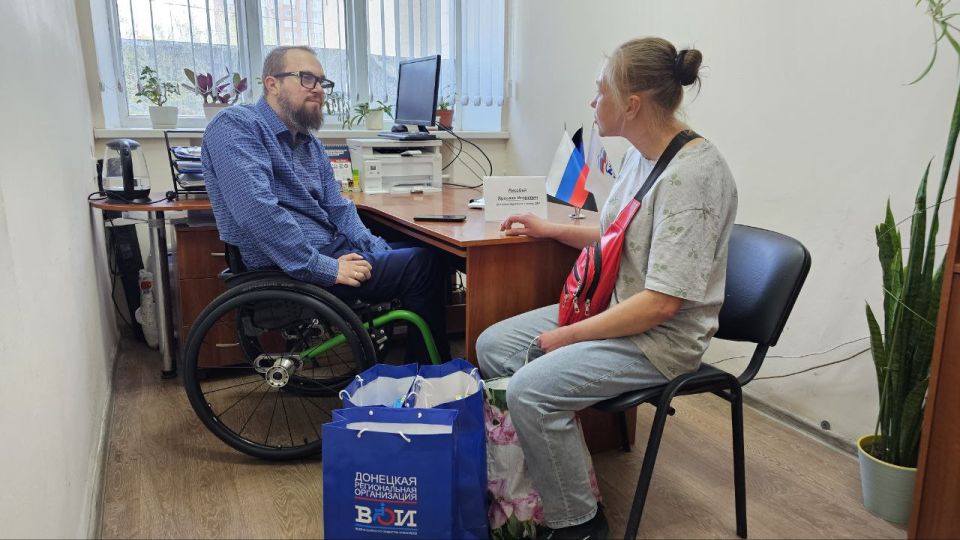 Прием члена Комитета Народного Совета по труду, занятости, социальной политике и делам ветеранов, депутата Народного Совета ДНР Ярослава Лисобея Прием члена Комитета Народного Совета по труду, занятости, социальной политике и делам ветеранов, депутата Народного Совета ДНР Ярослава Лисобея
