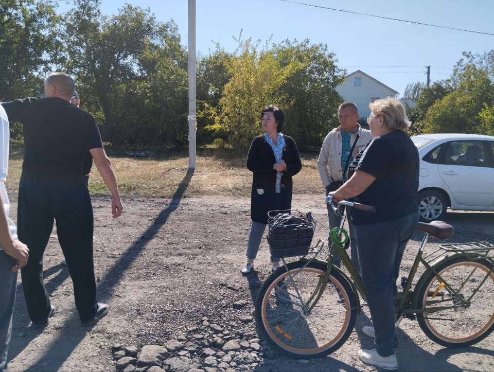 Сегодня заместитель главы Администрации муниципального образования городского округа Харцызск Виктория Рогожина провела встречу с гражданами в г. Харцызск, ул. Постышева, 200 Сегодня заместитель главы Администрации муниципального образования городского округа Харцызск Виктория Рогожина провела встречу с гражданами в г. Харцызск, ул. Постышева, 200