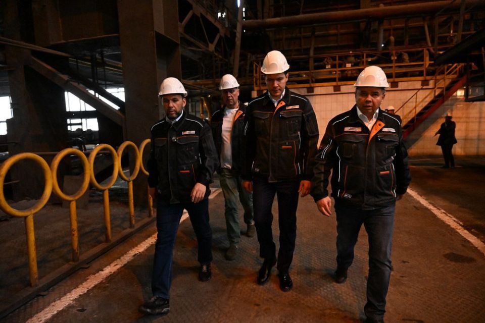 Глава ДНР Денис Пушилин с министром промышленности и торговли Российской Федерации Антоном Алихановым обсудили возобновление работы заводов, а также создание новых предприятий и индустриальных парков Глава ДНР Денис Пушилин с министром промышленности и торговли Российской Федерации Антоном Алихановым обсудили возобновление работы заводов, а также создание новых предприятий и индустриальных парков