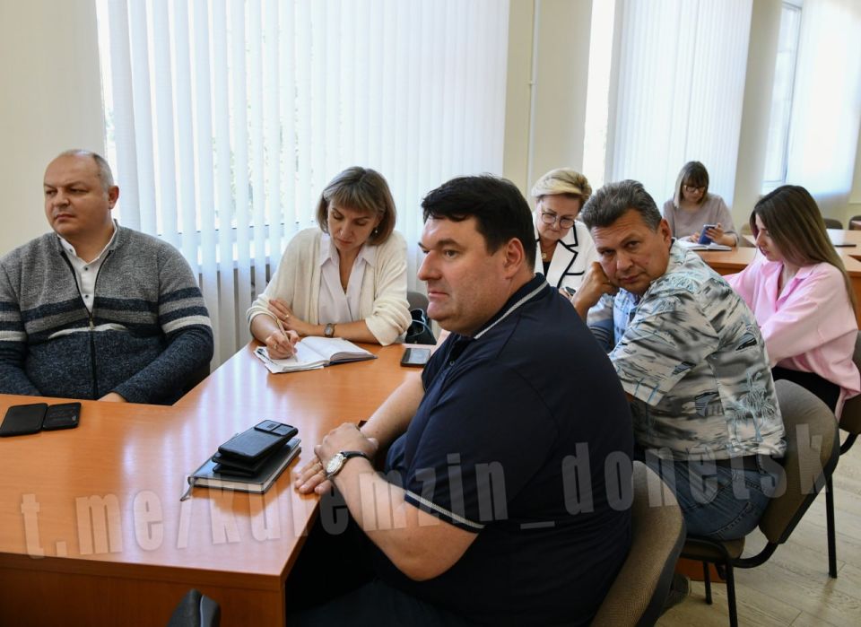 Алексей Кулемзин: Сегодня состоялось заседание межведомственного штаба по вопросам охраны здоровья граждан в муниципальном образовании городского округа Донецк Алексей Кулемзин: Сегодня состоялось заседание межведомственного штаба по вопросам охраны здоровья граждан в муниципальном образовании городского округа Донецк