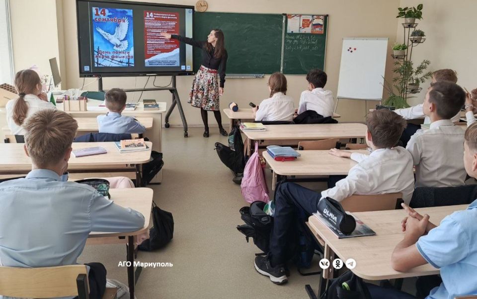 Мариупольские подростки почтили память жертв фашизма Мариупольские подростки почтили память жертв фашизма