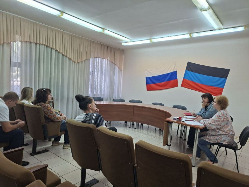 Валентин Левченко: Сегодня ВРИО руководителя Управы Елена Повалий провела прием граждан Киевского района Валентин Левченко: Сегодня ВРИО руководителя Управы Елена Повалий провела прием граждан Киевского района
