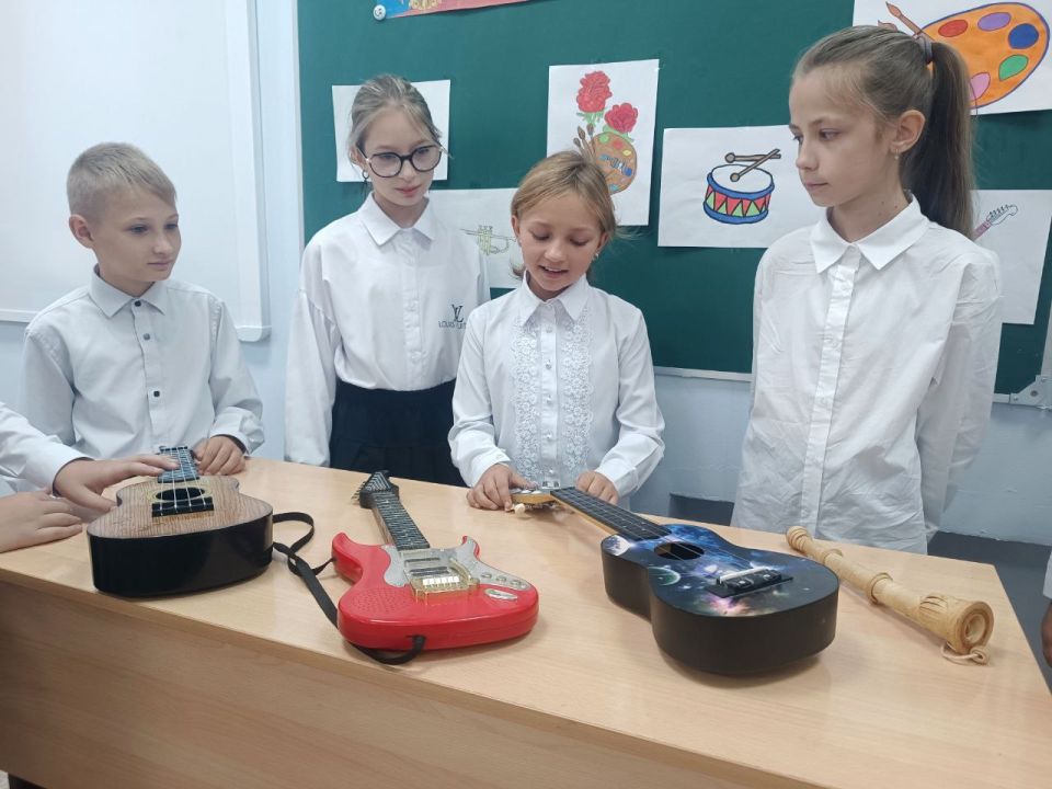 В школах Кировского прошли внеурочные занятия проекта "Разговоры о важном" В школах Кировского прошли внеурочные занятия проекта "Разговоры о важном"