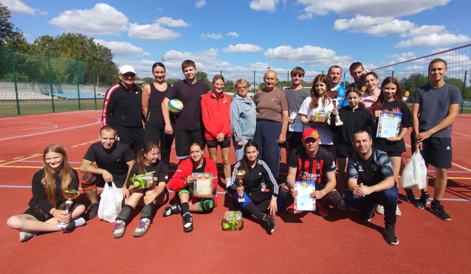 На стадионе "Колос" в пгт Володарское Володарского муниципального округа прошел турнир по волейболу среди смешанных команд, посвященный 82-й годовщине освобождения Володарского от немецко-фашистских захватчиков На стадионе "Колос" в пгт Володарское Володарского муниципального округа прошел турнир по волейболу среди смешанных команд, посвященный 82-й годовщине освобождения Володарского от немецко-фашистских захватчиков