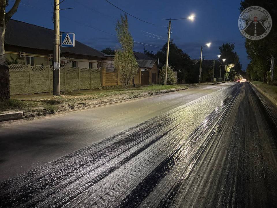 Продолжаем держать вас в курсе, как продвигаются работы по приведению в нормативное состояние улично-дорожной сети Донецка Продолжаем держать вас в курсе, как продвигаются работы по приведению в нормативное состояние улично-дорожной сети Донецка