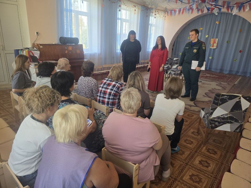 Продолжаются встречи с трудовым коллективом Ленинского района города Донецка Продолжаются встречи с трудовым коллективом Ленинского района города Донецка