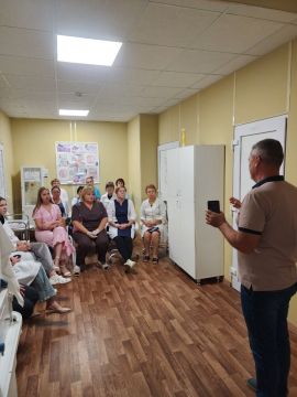 Сегодня депутат Тельмановского муниципального совета Сергей Мелащук встретился с коллективом ГБУ ДНР «Центральная районная больница Тельмановского района»