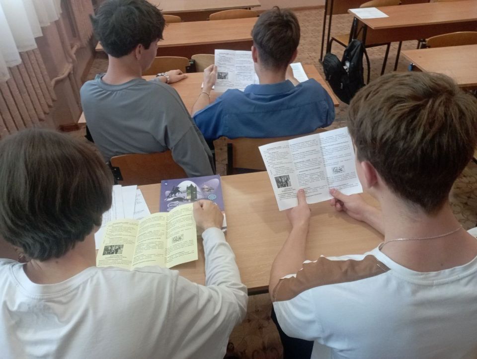 Иван Адамец: В школе №72 в рамках акции «Курс на госслужбу» прошла встреча старшеклассников с представителями Управы Куйбышевского внутригородского района Иван Адамец: В школе №72 в рамках акции «Курс на госслужбу» прошла встреча старшеклассников с представителями Управы Куйбышевского внутригородского района