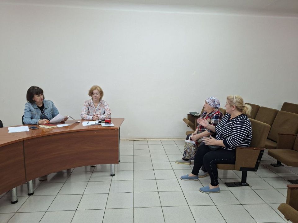 Валентин Левченко: Сегодня ВРИО руководителя Управы Елена Повалий провела прием граждан Киевского района Валентин Левченко: Сегодня ВРИО руководителя Управы Елена Повалий провела прием граждан Киевского района