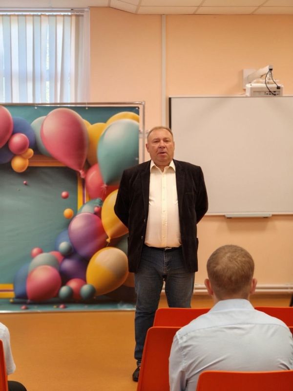 В ГБОУ «Школа № 2 города Дебальцево» прошла встреча учащихся с начальником станции Дебальцево Донецкого филиала ФГУП «ЖДН» Олегом Вячеславовичем Ковтуном В ГБОУ «Школа № 2 города Дебальцево» прошла встреча учащихся с начальником станции Дебальцево Донецкого филиала ФГУП «ЖДН» Олегом Вячеславовичем Ковтуном