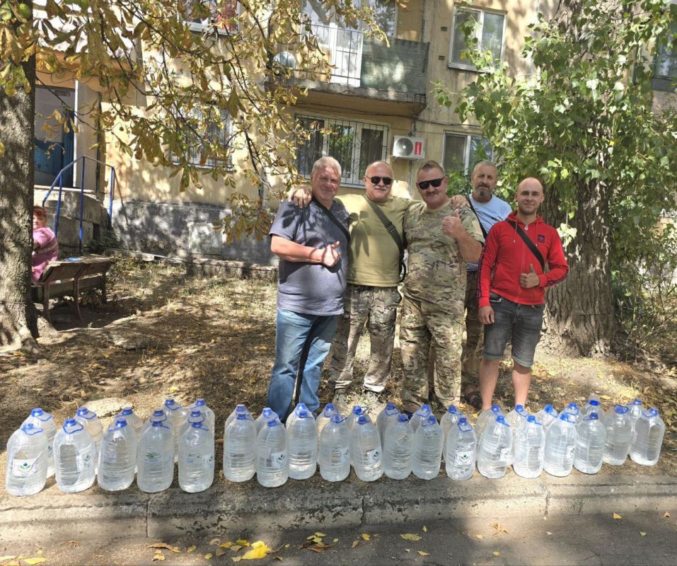 #Комитет_по_поддержке_участников_СВО и Донецкая республиканская организация «Российский союз ветеранов Афганистана и специальных военных операций» осуществили доставку питьевой воды детям-сиротам из числа учащихся Донецкого... #Комитет_по_поддержке_участников_СВО и Донецкая республиканская организация «Российский союз ветеранов Афганистана и специальных военных операций» осуществили доставку питьевой воды детям-сиротам из числа учащихся Донецкого...