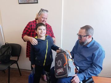 По поручению Главы ДНР Дениса Пушилина секретарь #Комитет_по_труду_занятости_социальной_политики_и_делам_ветеранов Ярослав Лисобей (фракция «Единая Россия») провел прием граждан в Ворошиловском районе Донецка