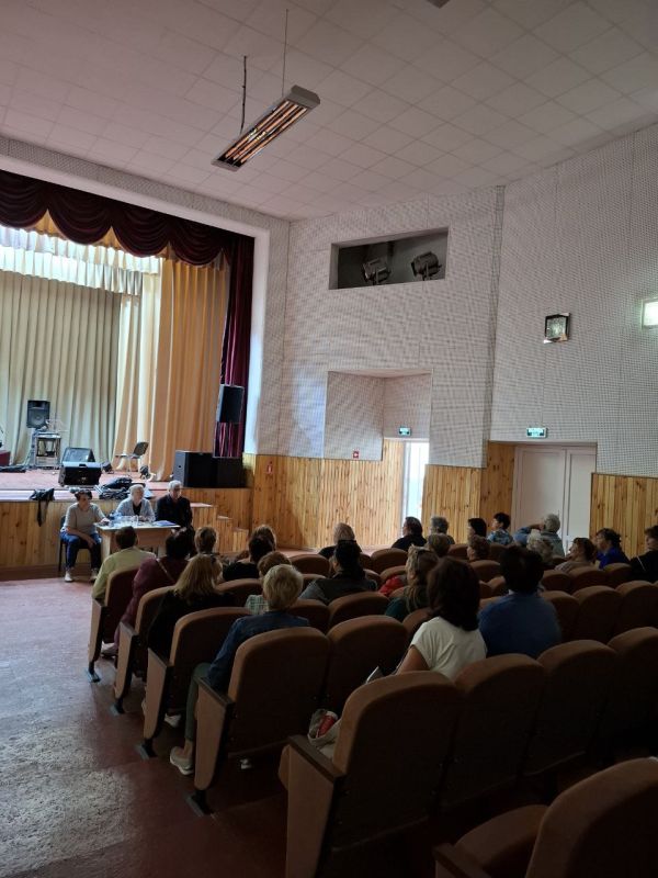 Наталья Великодная: 16.09.2025 состоялась встреча главного врача Тельмановской ЦРБ с жителями с.Чермалык. ... Наталья Великодная: 16.09.2025 состоялась встреча главного врача Тельмановской ЦРБ с жителями с.Чермалык. ...