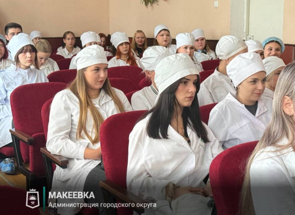 Будущее в руках молодежи: встреча с депутатом в Макеевском медицинском колледже Будущее в руках молодежи: встреча с депутатом в Макеевском медицинском колледже
